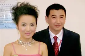 央视主持人管彤：嫁普通丈夫，42岁高龄生子，如今幸福美满图片