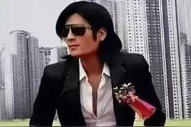 合影一次100元，将山寨明星的“贪婪”，体现得淋漓尽致图片