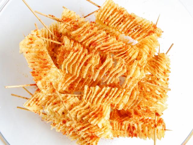 15元的薯塔，家里花几块钱做了一大盘，嘎吱脆，比买的还好吃