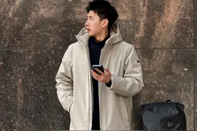 安踏大公子拿捏“体制内穿搭”：可隆+西裤，凭什么俘获中年男人图片