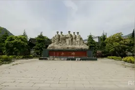 走进老区看新貌丨湖南龙山：扛起火红旗帜 打造“白金”产业图片