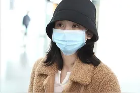 宋祖儿生图“怼脸拍”更精致，身穿羊羔毛外套好有范，时尚个性图片