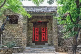 老话说：“一怕树压房，二怕床上梁，三怕坟有疮”，是啥意思呢？图片