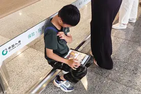 有的平台“青少年模式”存在漏洞，许多未成年人喜欢刷视频玩游戏，如何让青少年安全上网？图片