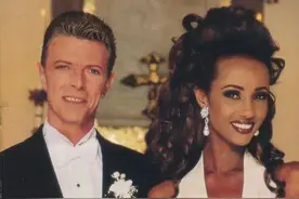 她是首位黑人超模，亲吻杰克逊，三婚带女儿嫁大卫·鲍伊被宠24年图片