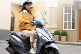 价格5000元起，续航300公里，这3款高性价比摩托车，跑长途更适合图片