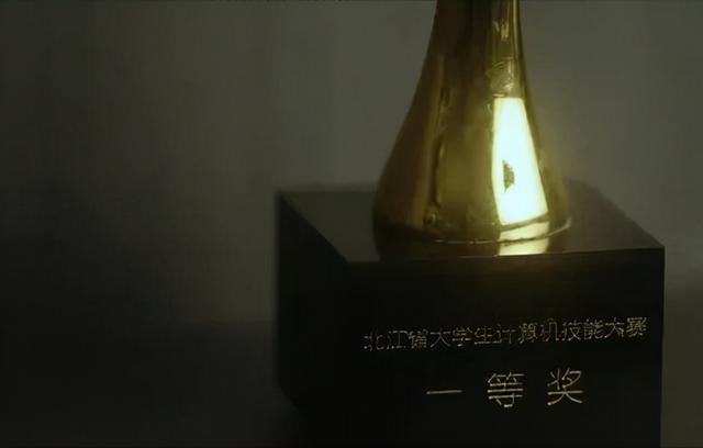 《猎罪图鉴》收官：大BOSS太嚣张直接摆烂？黑衣人登场暗示第二季