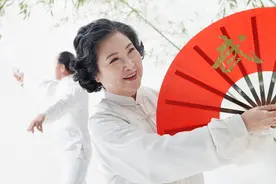 为什为啥喝水也发胖？养成4个“减脂”习惯，赘肉悄悄“溜走”图片