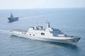 泰国皇家海军接收中国造071ET型船坞登陆舰，排水量力压泰国航母图片