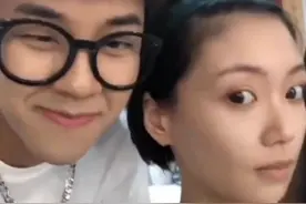 00后小伙子带40岁妈妈拍婚纱照，妈妈过于年轻漂亮被误认为是情侣图片