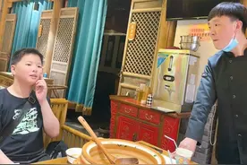 11岁上海小学生西安游玩，与饭馆服务员对诗刷屏全网，孩子妈妈：这大概是孩子玩得最尽兴的一次图片