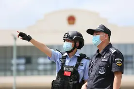 上阵父子兵，满腔家国情图片