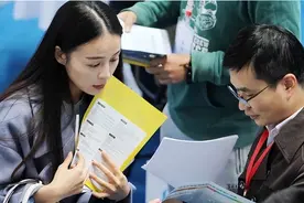 工作后才明白，校招和社招的待遇天差地别，幸好当初没听学姐的话图片