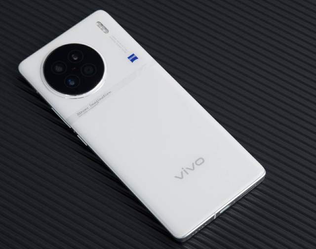 情人节送礼指南之手机篇，三款手机都很适合女生，一款iPhone两款国产