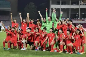 铿锵玫瑰，来自徐州！夺冠后的她们回家了！图片
