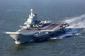 中国航母关岛“亮剑”，突破第二岛链势不可挡，解放军剑指深蓝！图片