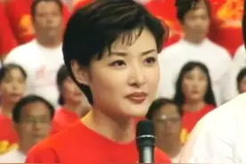 周涛：二婚嫁大8岁的富商路云，女儿天赋异禀，今54岁成冻龄女神图片