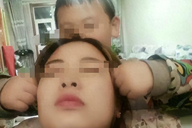 14岁儿子帮妈妈按摩，却按到妈妈敏感部位，儿大要避母！