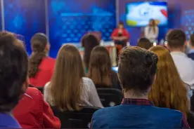 北大高材生40天狂赚一个亿，上节目被质疑履历造假，他是如何应对图片