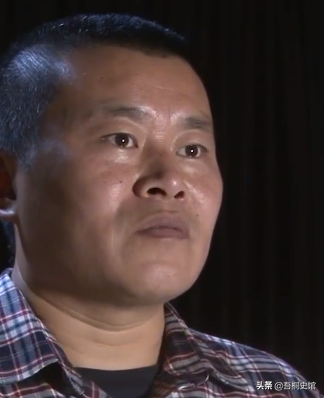 大巴车司机章双林，遇乘客露出诡异笑容，仅凭直觉感到危险要发生