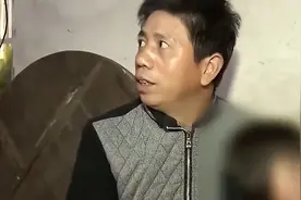 湖南男子和流浪女结婚，5年后发现：妻子爱吃春卷,写的字不像中文图片