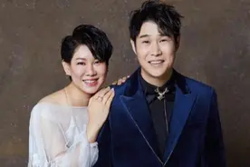 坎坷的小沈阳：与赵本山情同父子，走红后怎样对待结发妻？图片