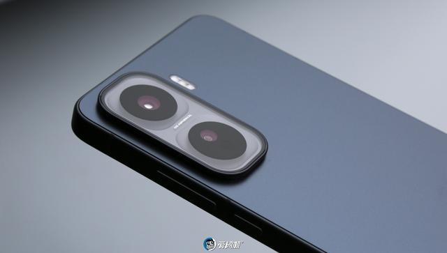 甜点配置，iQOO Neo11评测：2599元起的2K屏骁龙8E+7500mAh电池