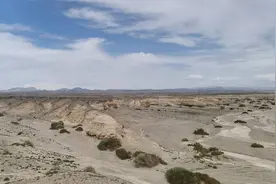 罗布泊复活了，水从哪里来？变得碧波荡漾，至少养活千万中国人图片