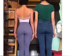搞笑神评：王大爷观察小姑娘就是仔细图片