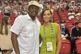 退役5年的皮尔斯，45岁发福一圈，妻子漂亮，转型成名嘴赚钱图片