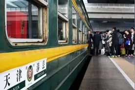 绿皮火车，永不谢幕图片