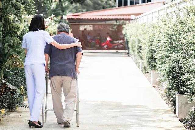 只生一个好政府来养老口号演变 图片 - 冷思维