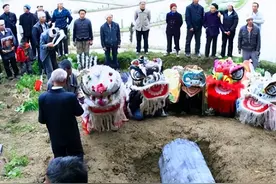 老人忠告：“切莫迁坟，十迁九败”，为何不让随意迁？有一定道理图片