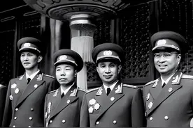 四大野战军的一号与二号人物是司令和政委，那三号人物是啥呢？图片