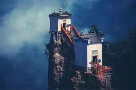 惊叹！古人在悬崖上修建了这些建筑，如今被誉为世上最险峻的道观图片