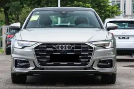 新款奥迪A6L实车曝光，棕色胡桃木内饰，搭载2.0T/3.0T发动机图片