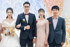 年轻婚礼妈妈装！婚礼妈妈礼服图片