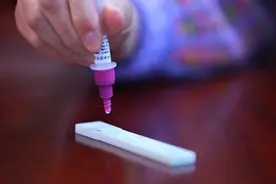 做抗原检测“T”线颜色很深怎么回事，病毒含量更高吗？图片