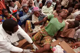 1米长龙线虫入侵人体，曾让350万人痛苦不堪！几天才能拉出一条图片