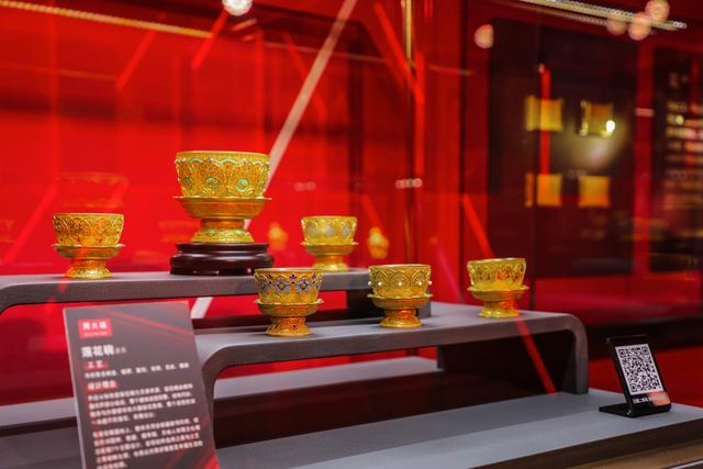 GOLD IS CHIC鎏光时代&middot;周大福传承系列黄金美学艺术展耀目上海