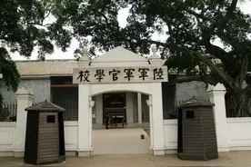 当年的黄埔军校很难考吗？试题不难，难在在众人面前拔尖图片