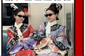 多少人去颐和园拍“在逃格格”，结果衣服不够只能做容嬷嬷图片