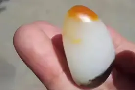 美丽的玉龙喀什河，里面有一块石头价值1.2亿元图片