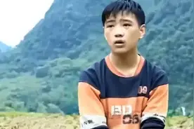 13岁男孩父母双亡，靠捡垃圾吃度日，6年后他竟以707分考上北大！图片