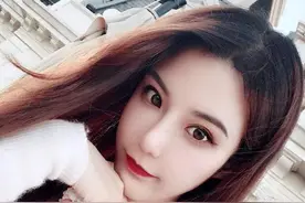 当一个女生开始发朋友圈，说明她动情了图片