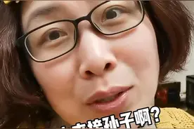 女子接孩子放学被误认奶奶，当事人：会酌情采纳网友建议，被当反面教材打广告很生气图片