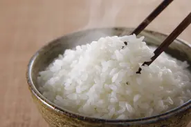 隔夜米饭究竟能不能吃？好多人都错了，现在知道来得及，涨知识了图片