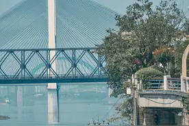 请回答，万里长江第一城图片