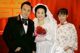 62岁的广州演员黄伟香，戏里嫁给太子炳，现实中的丈夫却另有其人图片
