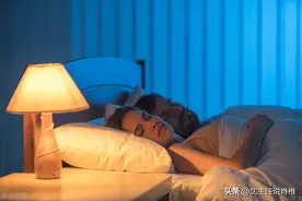 睡觉不能“脚朝西，头朝东”？是迷信还是有科学依据？解释来了图片